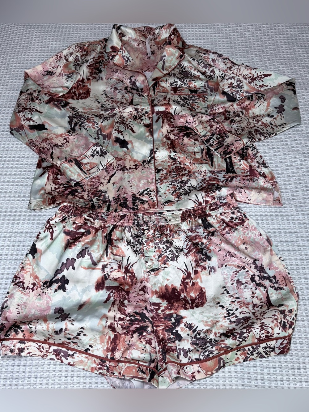 SOMA Silky Satin Floral Long Sleeve Shorts Pajama Set Women's Size Large Lounge